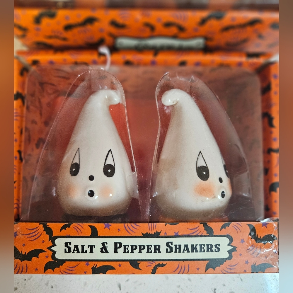 Johanna Parker Halloween Ghost Shakers